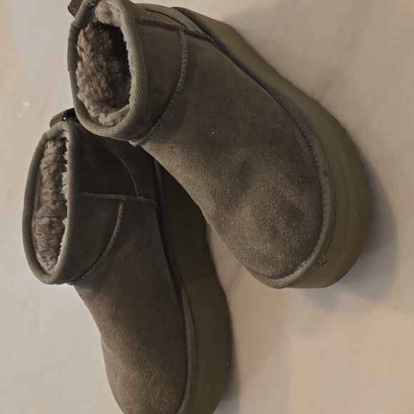 Ugg Ultra Mini Platform Boots - Picture 1 of 8